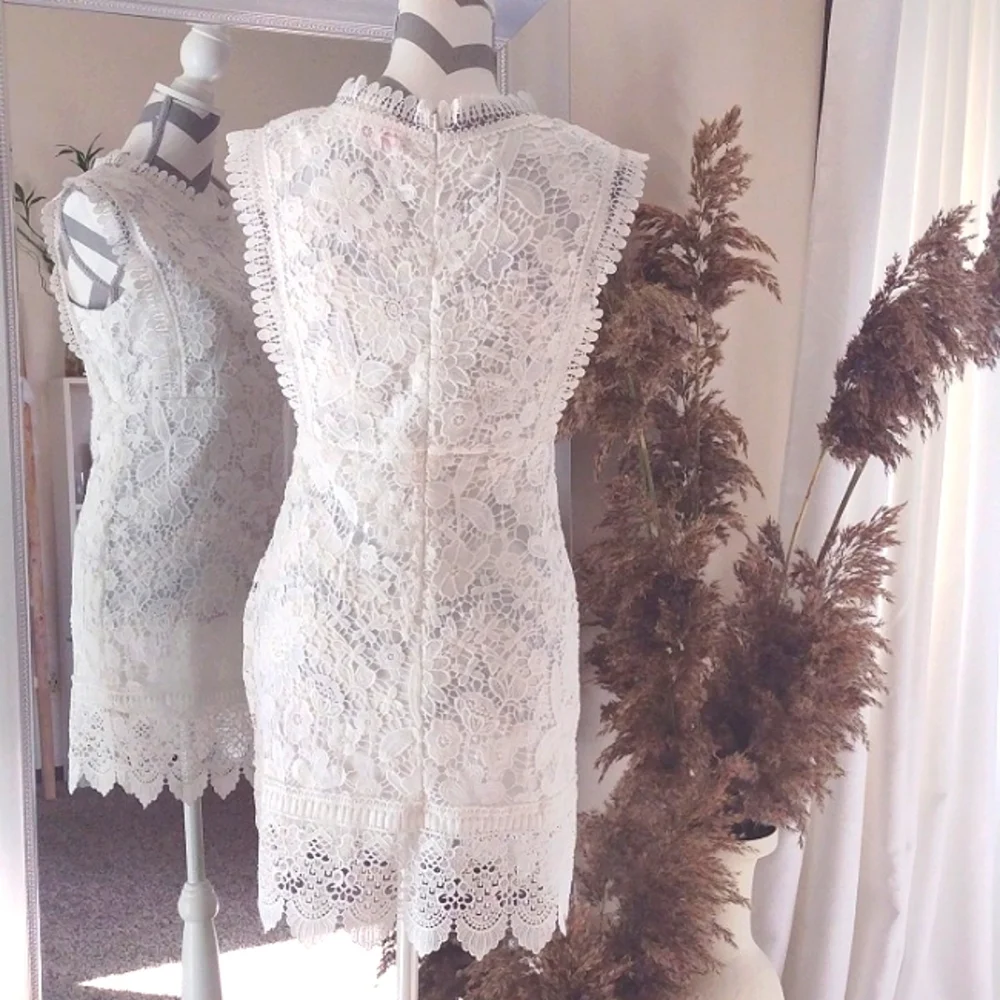 Pink Lily white overlay lace dress - Picture 3 of 9